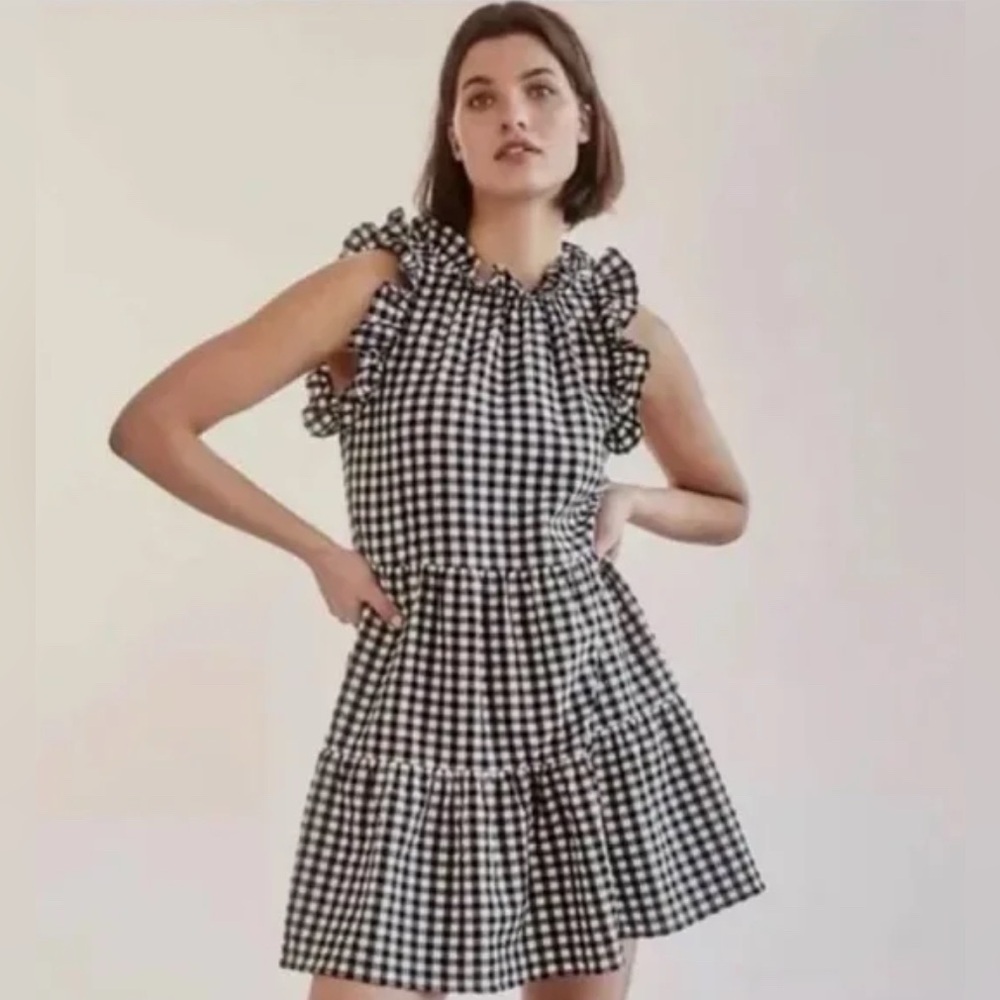 Maeve by Anthropologie - Size Medium
Black & white seersucker gingham dress